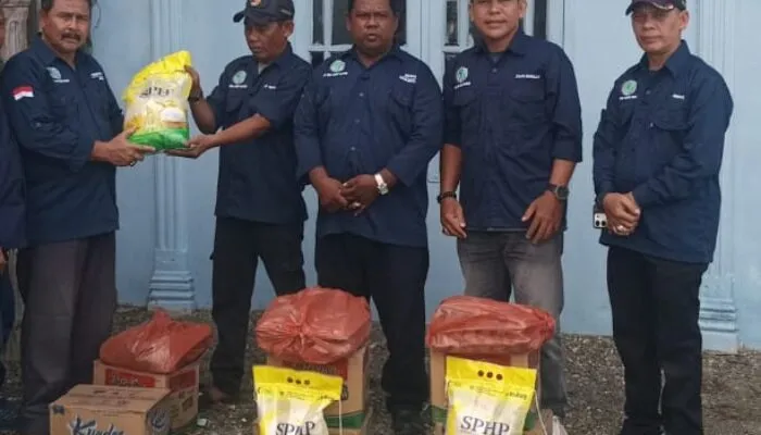 Bentuk Kepedulian Sesama, IWO Aceh Barat Salurkan Bantuan untuk Anggota Terdampak Banjir