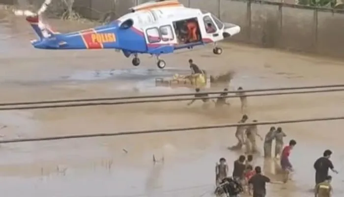 Poludara Baharkam Polri Terobos Risiko, Salurkan Bantuan ke Warga Terdampak Banjir Bandang Aceh Tamiang