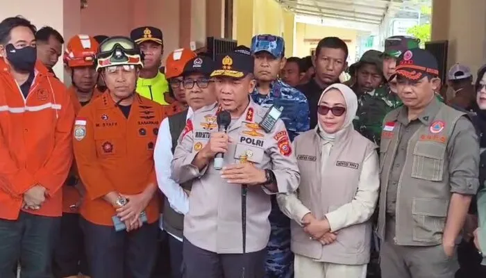 Kapolda Jabar Sampaikan Duka Mendalam atas Gugurnya Dua Personel Polri Saat Tugas Kemanusiaan di Bandung Barat