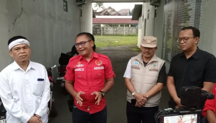 PWRI Kota dan Kabupaten Tasikmalaya Berkolaborasi Bagikan Takjil di Perbatasan