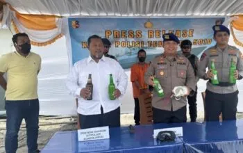 Korpolairud Polri Hentikan Aksi Bom Ikan di Perairan Mawasangka, Pelaku dan Lima Botol Peledak Diamankan