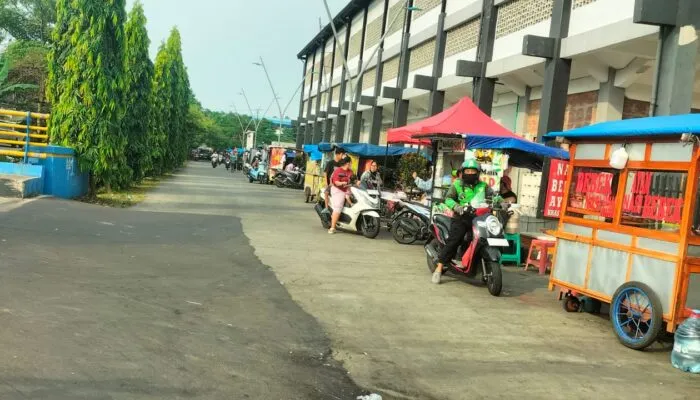 MASYARAKAT GONDRONG DESAK APH BENTUK SATGAS SIBER UNGKAP DUGAAN PUNGLI PKL, WARGA TUNTUT BUKTI NYATA KINERJA APARAT.