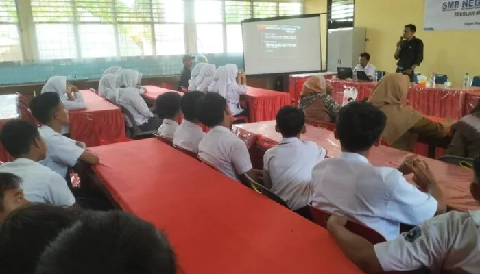 LPLHI-KLHI dan PT Socfindo Seunagan Sosialisasikan Pemanfaatan Limbah PKS di SMPN 1 Kuala Nagan Raya