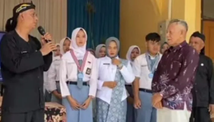 Prosesi Pelepasan Siswa Kelas XII SMAN 1 Sukadana Penuh Hidmat dan Haru
