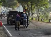 Dinas Binamarga Jabar UPTD IV bersama CV Exsaco Jaya Rekontruksi Jalan Garut – Cikajang