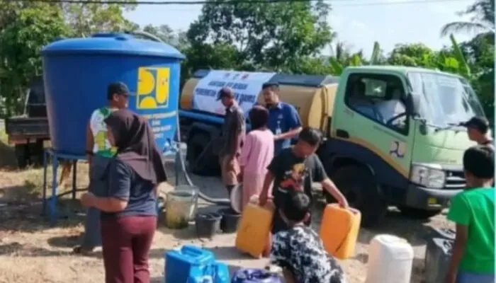 BPBD dan Perumdam Tirta Galuh Ciamis Bantu warga yang Terdampak Kekeringan di Wilayah Kecamatan Banjarsari