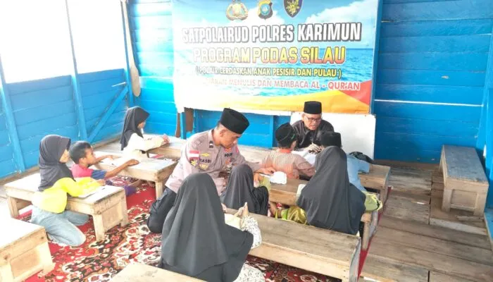 Satpolairud Polres Karimun Cerdaskan Anak Pesisir Lewat Program Podassilau