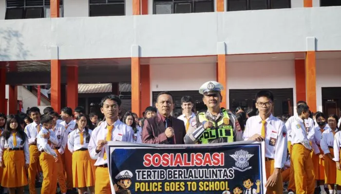 Sematkan Budaya Tertib Sejak Dini, Sat Lantas Polres Toraja Utara Gelar Police Goes to School di SMA Kristen Rantepao
